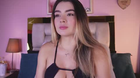 Snapshot of _emily_r chatting on 06-04-26, 12:11 Isabella online show from 06-04-26, 12:11