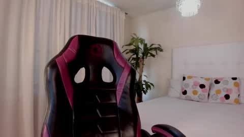 Emma  online show from 11-18-25, 07:40