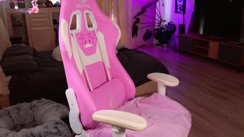 Mia  online show from 09-11-25, 03:50