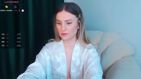 Snapshot of _esmeraldiyaa_ chatting on 01-06-25, 10:37 _esmeraldiyaa_ online show from 01-06-25, 10:37