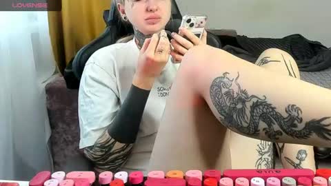 Snapshot of _feralberry__ chatting on 07-09-26, 06:50 Alis online show from 07-09-26, 06:50