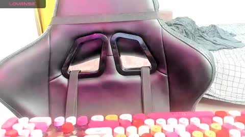 Snapshot of _feralberry__ chatting on 07-14-26, 10:21 Alis online show from 07-14-26, 10:21
