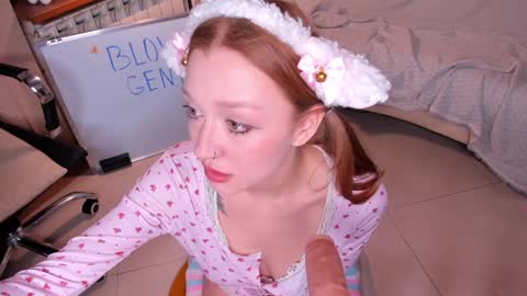 Snapshot of _fieryflash_ chatting on 01-12-25, 05:54 Lola 3 online show from 01-12-25, 05:54