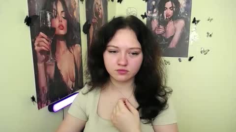 Snapshot of _foxy_lady chatting on 09-11-25, 06:02 Alice online show from 09-11-25, 06:02