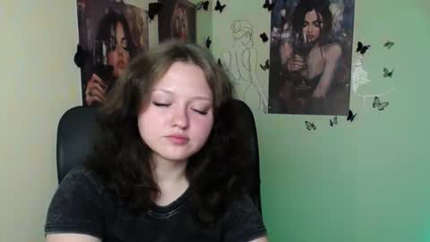 Snapshot of _foxy_lady chatting on 06-30-26, 06:03 Alice online show from 06-30-26, 06:03