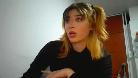 Snapshot of _genesid_dixton chatting on 03-04-26, 11:55 Mia-foster online show from 03-04-26, 11:55