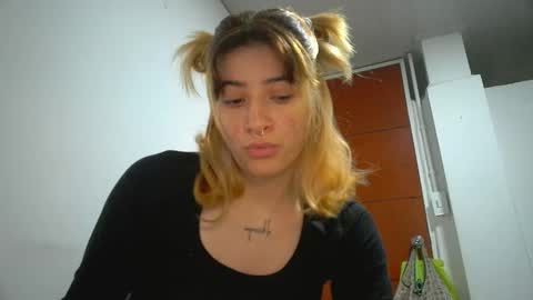 Snapshot of _genesid_dixton chatting on 03-18-26, 11:52 Mia-foster online show from 03-18-26, 11:52