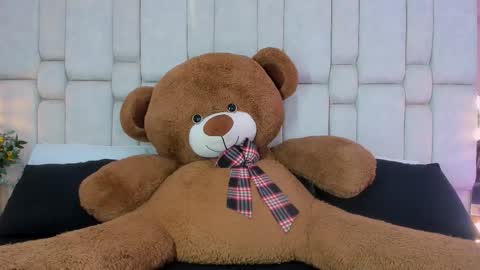 Snapshot of _gigidoll_ chatting on 10-07-25, 12:02 Gigi online show from 10-07-25, 12:02