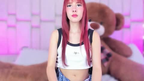 Snapshot of _gigidoll_ chatting on 10-22-25, 11:43 Gigi online show from 10-22-25, 11:43