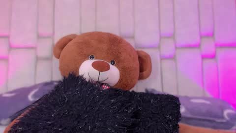 Snapshot of _gigidoll_ chatting on 11-06-25, 11:44 Gigi online show from 11-06-25, 11:44