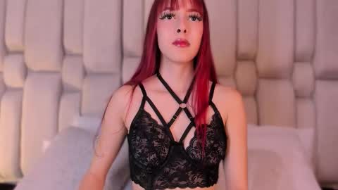 Snapshot of _gigidoll_ chatting on 12-02-25, 12:21 Gigi online show from 12-02-25, 12:21