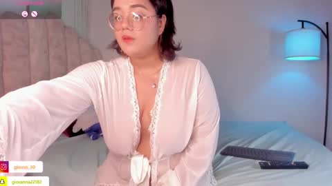 Snapshot of _giovaa_ chatting on 03-03-25, 12:48 G I O V A online show from 03-03-25, 12:48