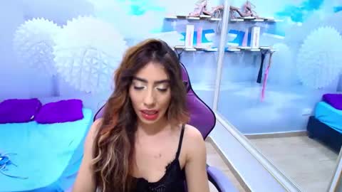 _gold_strawberry_ online show from 06-11-26, 05:16