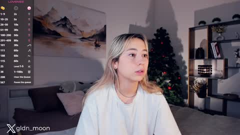 Snapshot of _golden_moon_ chatting on 12-25-24, 07:34 Rina online show from 12-25-24, 07:34