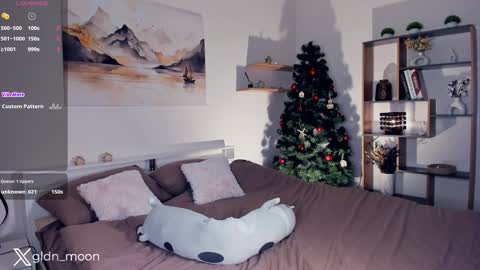 Snapshot of _golden_moon_ chatting on 12-26-24, 04:43 Rina online show from 12-26-24, 04:43