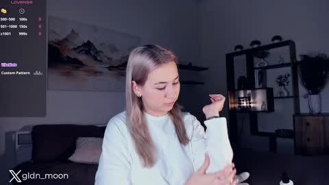 Snapshot of _golden_moon_ chatting on 01-11-25, 07:38 Rina online show from 01-11-25, 07:38