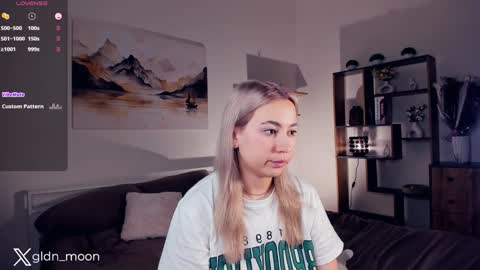 Snapshot of _golden_moon_ chatting on 01-12-25, 12:07 Rina online show from 01-12-25, 12:07