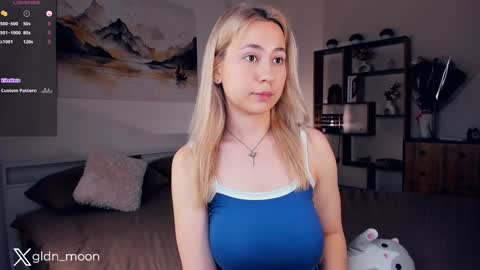 Snapshot of _golden_moon_ chatting on 01-31-25, 10:52 Rina online show from 01-31-25, 10:52