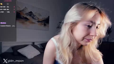Snapshot of _golden_moon_ chatting on 02-22-25, 07:36 Rina online show from 02-22-25, 07:36