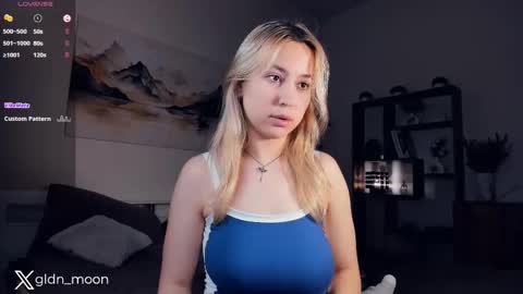 Snapshot of _golden_moon_ chatting on 02-26-25, 05:20 Rina online show from 02-26-25, 05:20