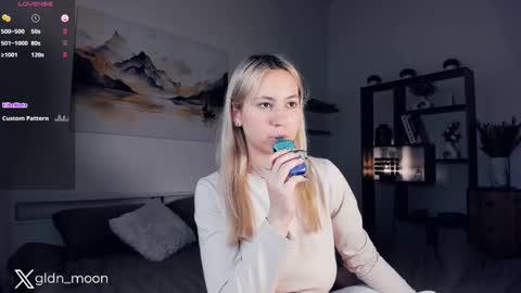 Snapshot of _golden_moon_ chatting on 03-07-25, 10:43 Rina online show from 03-07-25, 10:43