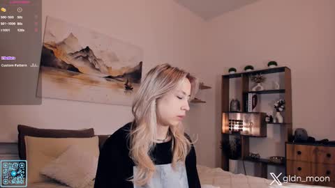 Snapshot of _golden_moon_ chatting on 10-11-25, 08:07 Rina online show from 10-11-25, 08:07