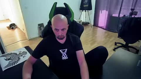 Snapshot of _gravewalker_ chatting on 07-17-26, 03:07 Dennis online show from 07-17-26, 03:07