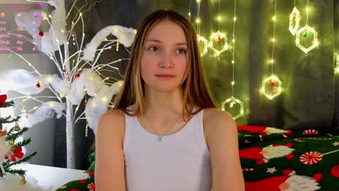 Snapshot of _green_green_ chatting on 12-28-24, 01:29 Milly online show from 12-28-24, 01:29