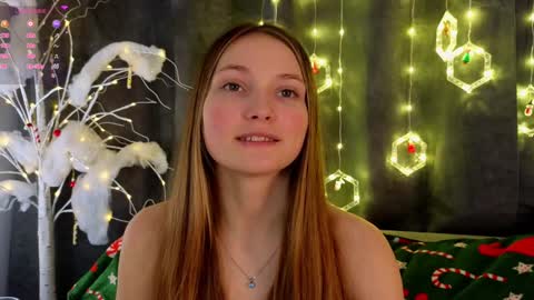 Snapshot of _green_green_ chatting on 12-28-24, 04:30 Milly online show from 12-28-24, 04:30