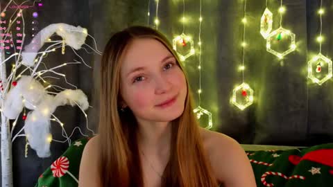 Snapshot of _green_green_ chatting on 12-28-24, 07:33 Milly online show from 12-28-24, 07:33