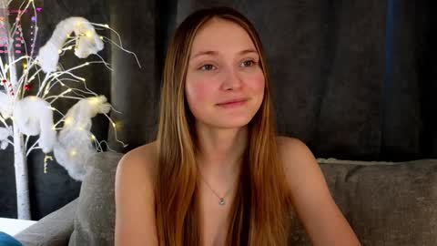 Snapshot of _green_green_ chatting on 01-13-25, 04:07 Milly online show from 01-13-25, 04:07