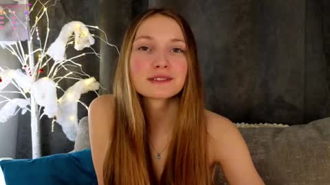 Snapshot of _green_green_ chatting on 01-15-25, 01:12 Milly online show from 01-15-25, 01:12