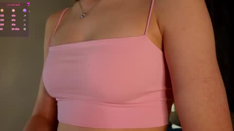 Snapshot of _green_green_ chatting on 01-19-25, 07:15 Milly online show from 01-19-25, 07:15