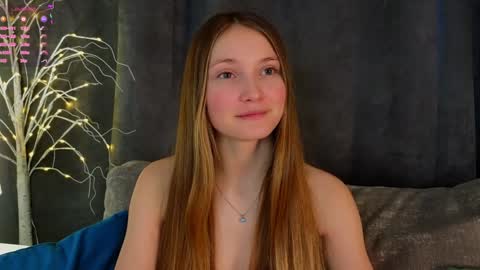 Snapshot of _green_green_ chatting on 01-21-25, 04:21 Milly online show from 01-21-25, 04:21