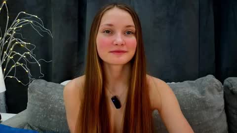 Snapshot of _green_green_ chatting on 02-11-25, 02:03 Milly online show from 02-11-25, 02:03