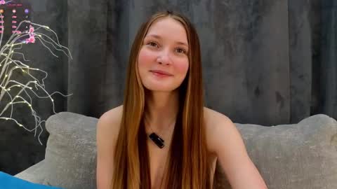 Snapshot of _green_green_ chatting on 02-19-25, 04:34 Milly online show from 02-19-25, 04:34