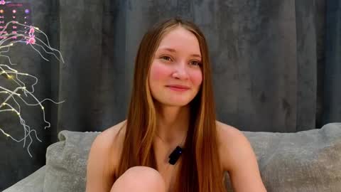 Snapshot of _green_green_ chatting on 02-19-25, 07:39 Milly online show from 02-19-25, 07:39