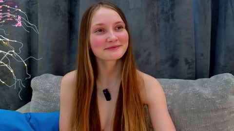 Snapshot of _green_green_ chatting on 02-21-25, 07:45 Milly online show from 02-21-25, 07:45