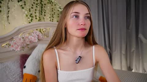 Snapshot of _green_green_ chatting on 10-11-25, 02:22 Milly online show from 10-11-25, 02:22