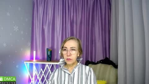 _greybunny_ online show from 10-18-25, 08:04