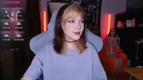 Tori online show from 11-23-25, 10:15