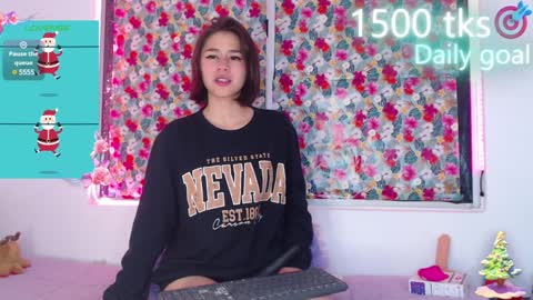 Gwen online show from 12-17-24, 04:01