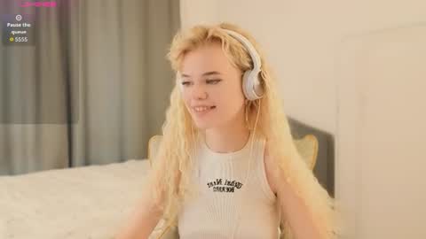 Snapshot of _honnyland chatting on 07-12-26, 01:35 Alisha online show from 07-12-26, 01:35