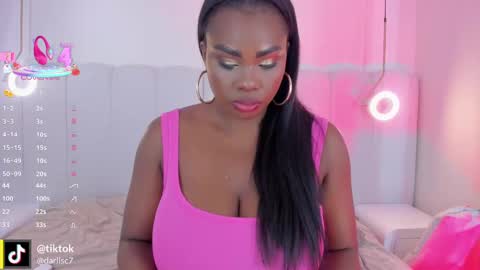 Snapshot of _huge_boobs_ebony chatting on 09-15-25, 07:36 Darlis online show from 09-15-25, 07:36