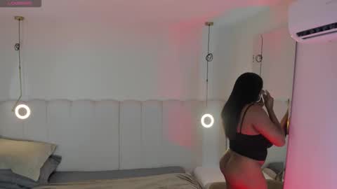 Darlis  online show from 11-17-25, 06:24