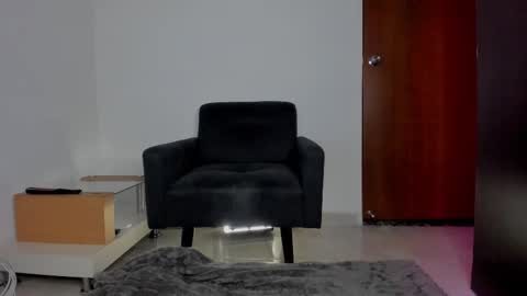 Snapshot of _isabella99_ chatting on 02-12-26, 05:02 Isabella online show from 02-12-26, 05:02