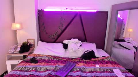 Snapshot of _isabella_2 chatting on 01-07-25, 02:19 Isa online show from 01-07-25, 02:19