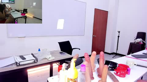 Snapshot of _isabella_2 chatting on 01-31-25, 02:39 Isa online show from 01-31-25, 02:39