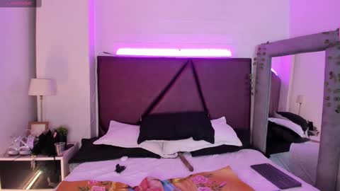 Snapshot of _isabella_2 chatting on 02-24-25, 06:47 Isa online show from 02-24-25, 06:47