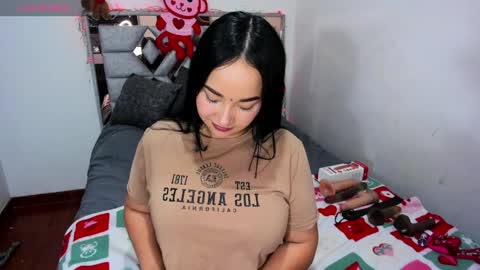 Snapshot of _isabella_2 chatting on 03-26-26, 09:42 Isa online show from 03-26-26, 09:42